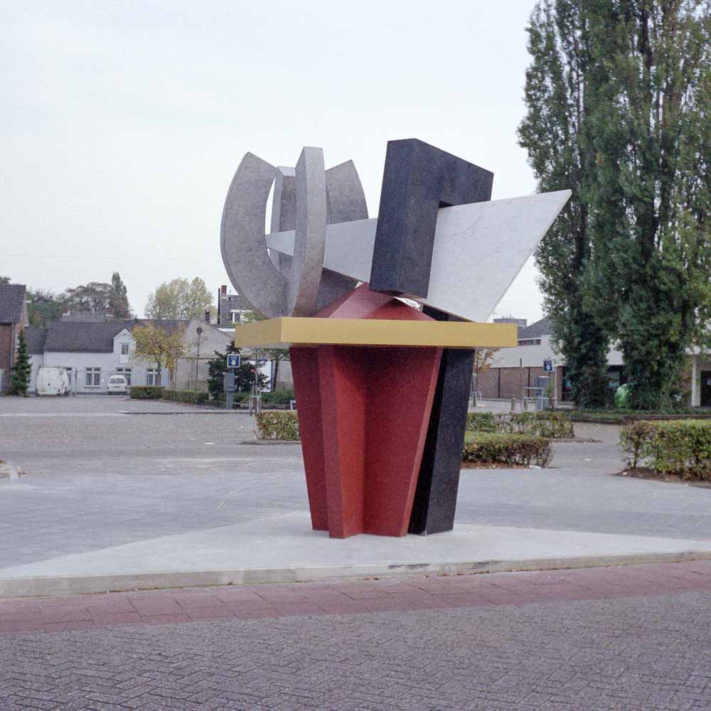 Oosterhout, Arendsplein; 1990;hoogte 360 cm.